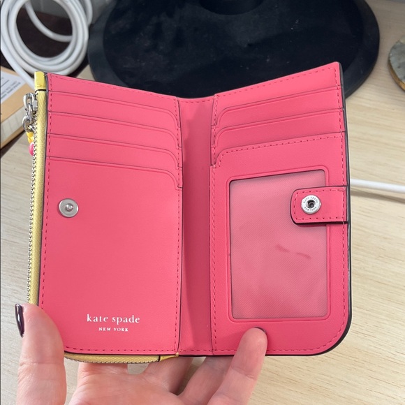 Kate Spade Devin Small Slim Bifold Wallet in yellow - excellent condition - Picture 4 of 5